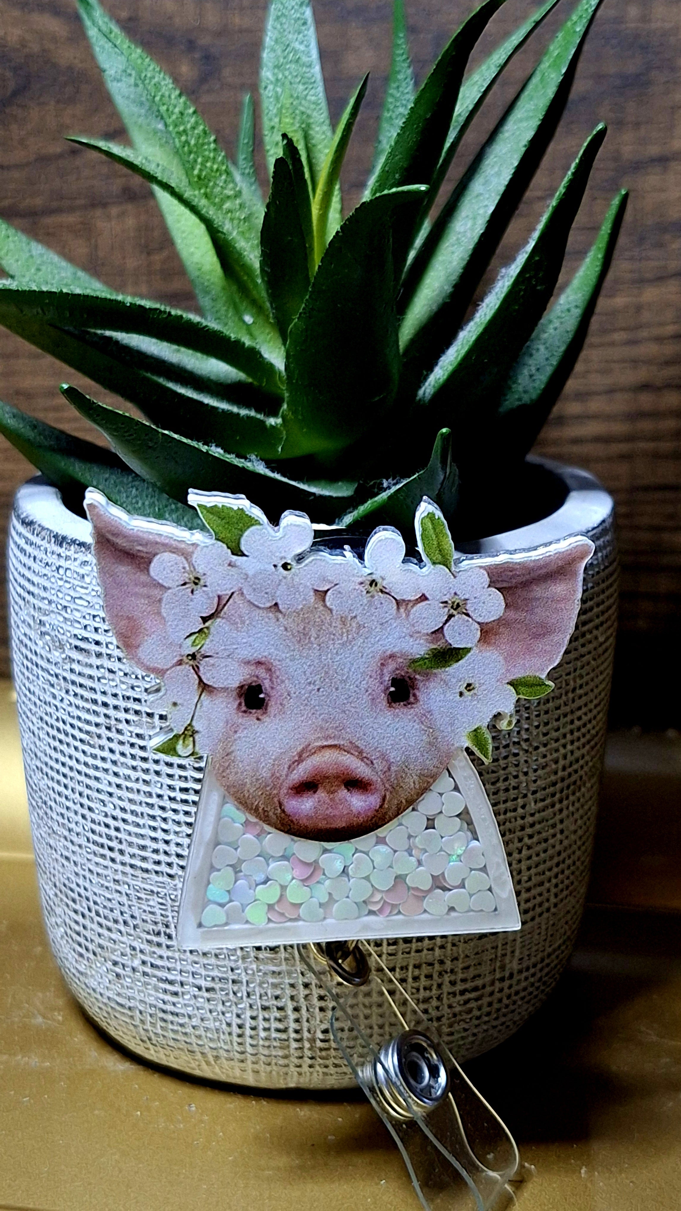 Litty Piggy (Shaker) (Badge Reel)