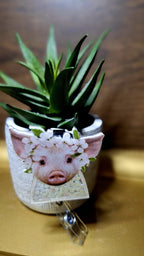 Litty Piggy (Shaker) (Badge Reel)